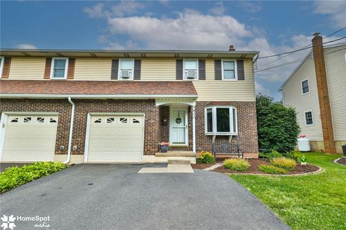 411 E Oxford St, Coopersburg, PA, 18036-1534 | Card Image