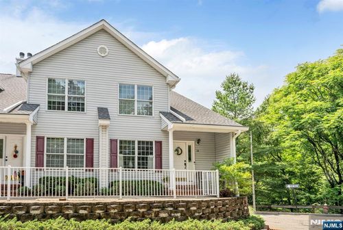 94 Heather Ln, Wyckoff, NJ, 07481-2029 | Card Image