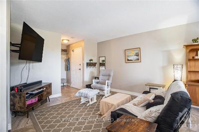 304 - 250 Brittany Dr, Condo with 3 bedrooms, 1 bathrooms and 1 parking in Ottawa ON | Image 3