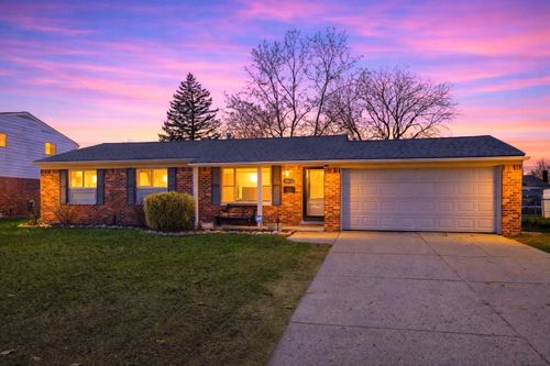 45573 Keding St, Utica, MI, 48317-6015 | Card Image