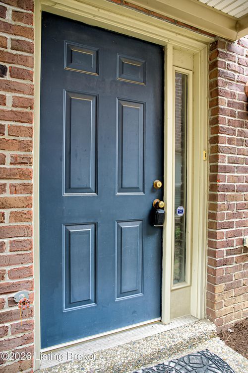 8400 Grand Trevi Dr, Louisville, KY, 40228-4212 | Card Image