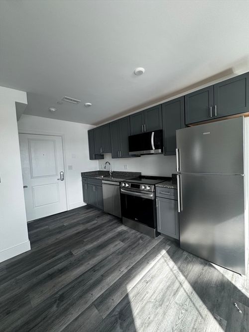 518-585 Essex St, Lynn, MA, 01901 | Card Image