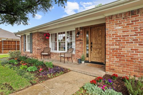 10106 Crestover Circle, Dallas, TX, 75229 | Card Image