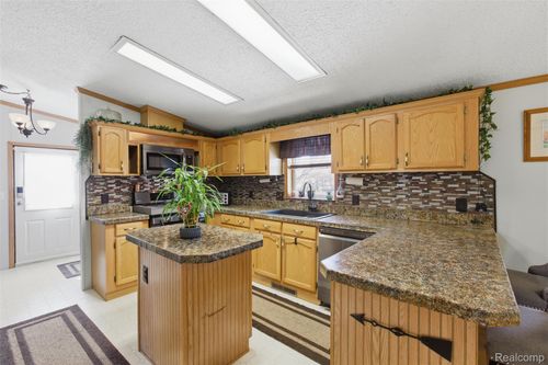 1983 Oak St, Newport, MI, 48166-8840 | Card Image