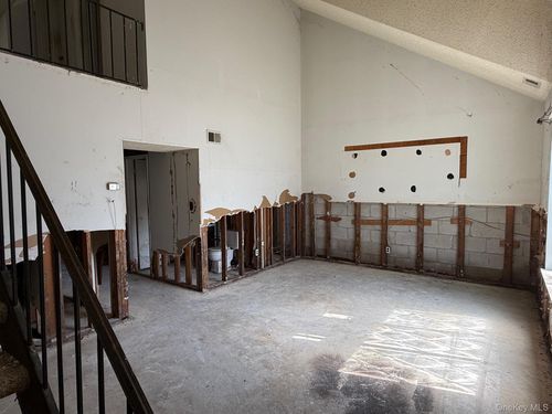 137 Fieldstone Ct, Middle Island, NY, 11953-1612 | Card Image