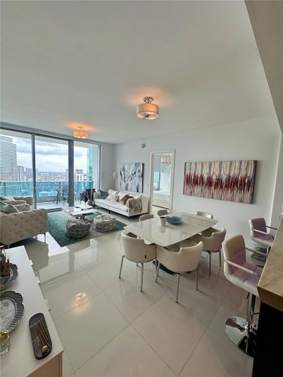 4612 - 200 Biscayne Boulevard Way, Condo with 2 bedrooms, 2 bathrooms and null parking in Miami FL | Image 2