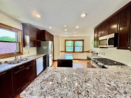 3883 97th Ln Ne, Circle Pines, MN, 55014-2520 | Card Image