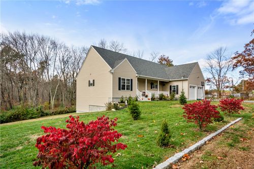 211 Whipple Ave, Oakland, RI, 02858-1040 | Card Image