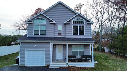 2 Winfield Davis Dr, Coram, NY, 11727-3555 | Card Image