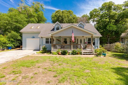 104 Elm Ct, Pine Knoll Shores, NC, 28512-6716 | Card Image