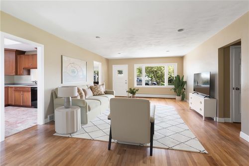 278 Green End Avenue, Middletown, RI, 02842 | Card Image