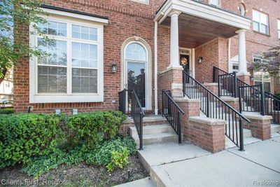 16870 Farmington Road, Condo with 2 bedrooms, 1 bathrooms and null parking in Livonia MI | Image 3