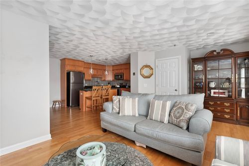 unit-305-15 Saw Mill Dr, North Kingstown, RI, 02852-7676 | Card Image