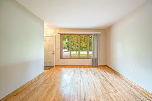 23460 Meadowbrook Rd, Novi, MI, 48375-3443 | Card Image