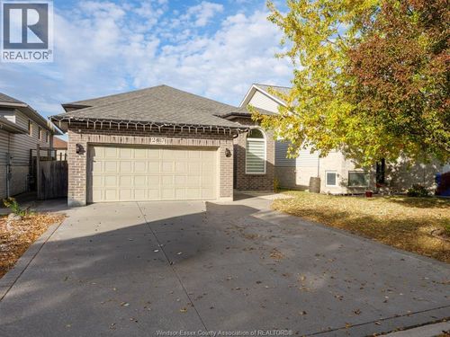 {{alt}} | Card Image