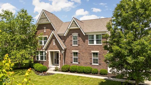9204 Brookstone Pl, Zionsville, IN, 46077-5517 | Card Image