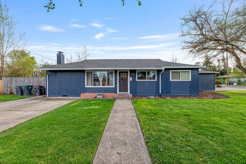 943 Winchester Ave, Medford, OR, 97501-3319 | Card Image