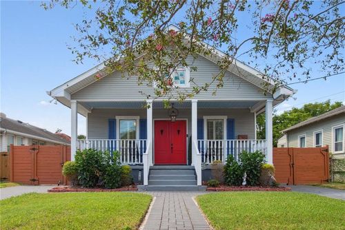 4738 Demontluzin St, New Orleans, LA, 70122-6106 | Card Image