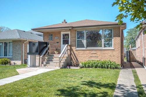 7706 Mobile Ave, Burbank, IL, 60459-1108 | Card Image