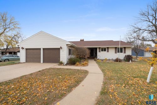 501 E 4th St Street, Parker, SD, 57053 | Card Image