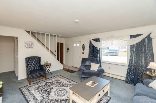 50 Vestal Hills Dr, Kingston, NY, 12401-6965 | Card Image