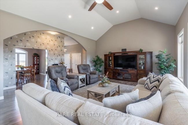 9157 30 Th Sideroad, Home with 3 bedrooms, 4 bathrooms and 20 parking in Adjala-Tosorontio ON | Image 11