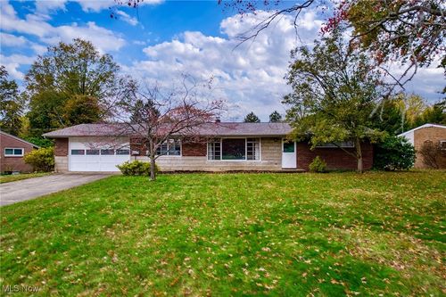 221 Briar Ave Ne, North Canton, OH, 44720-2620 | Card Image