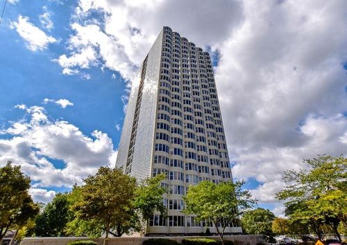 2525 S Shore Dr, Milwaukee, WI, 53207-1973 | Card Image