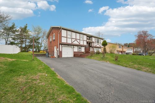 19 Northpark Dr, Garnerville, NY, 10923-1023 | Card Image