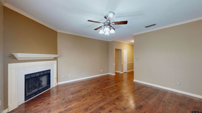 APT-1002 - 5401 Hollytree Dr, Condo with 3 bedrooms, 2 bathrooms and null parking in Tyler TX | Image 4