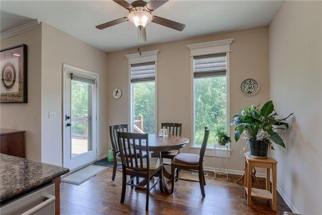 Eat-In Breakfast Area | Image 11
