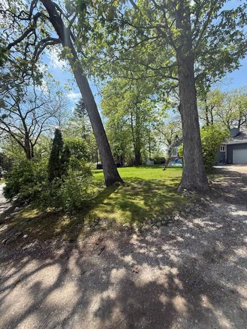 3793 Noble, Brighton, MI, 48116-9715 | Card Image
