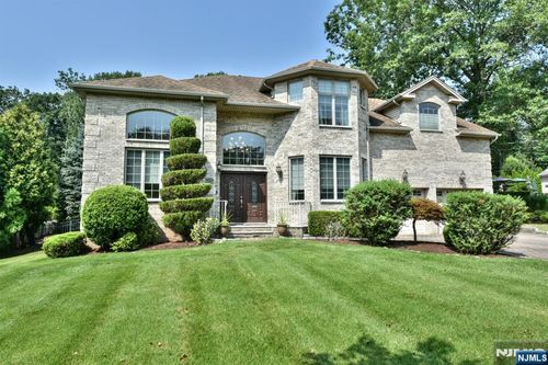 268 West Pl, Twp Washingtn, NJ, 07676-4737 | Card Image