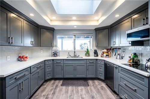 302-1995 Molino Ave, Long Beach, CA, 90814-2341 | Card Image