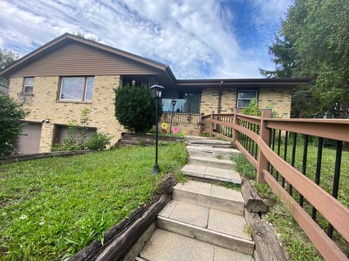 1916 Kensington Dr, Waukesha, WI, 53188-5620 | Card Image