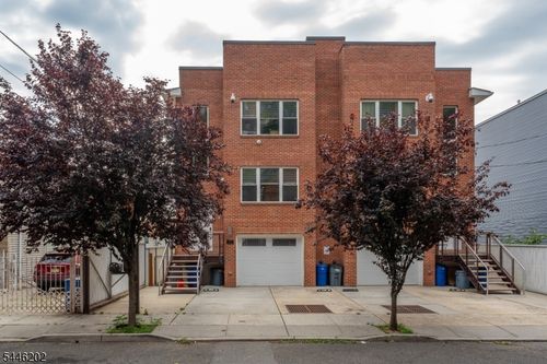 35 Woodside Pl, Newark, NJ, 07104-2816 | Card Image