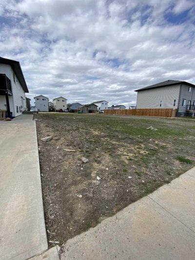 335 17 St E, Home with 0 bedrooms, 0 bathrooms and null parking in Brooks AB | Image 3