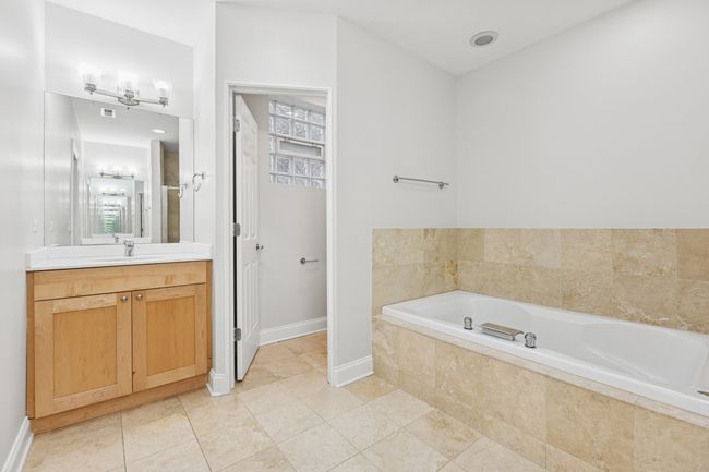 APT-2S - 830 Bradley Pl, Condo with 2 bedrooms, 2 bathrooms and 1 parking in Chicago IL | Image 19