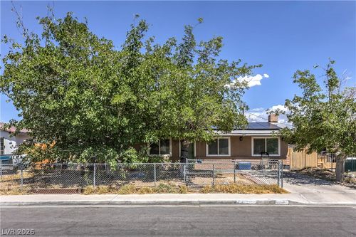 2116 Travis St, North Las Vegas, NV, 89030-4012 | Card Image