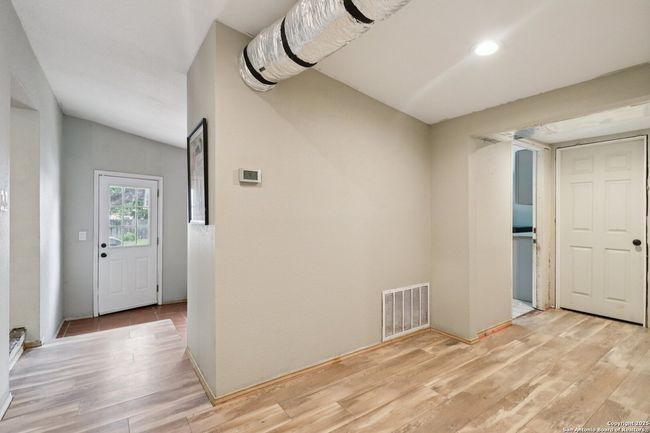 503 Mockingbird Ln, House other with 3 bedrooms, 2 bathrooms and null parking in Devine TX | Image 26