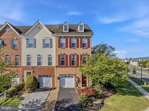 100 Darden Ct E, MARTINSBURG, WV, 25403-8300 | Card Image