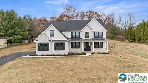 901 Renaldi Rd, Wind Gap, PA, 18091-9654 | Card Image