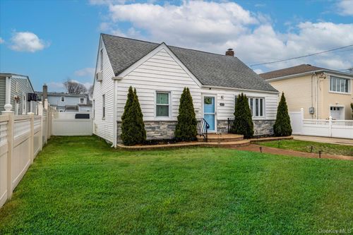 3357 4th St, Oceanside, NY, 11572-5111 | Card Image