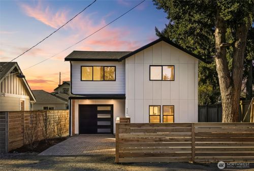526 N 100th St, Seattle, WA, 98133-9302 | Card Image