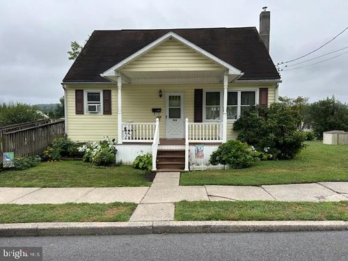 924 W 6th St, LEWISTOWN, PA, 17044-1927 | Card Image