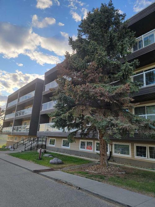 302-9005 99 Street, Peace River, AB, T8S1H1 | Card Image
