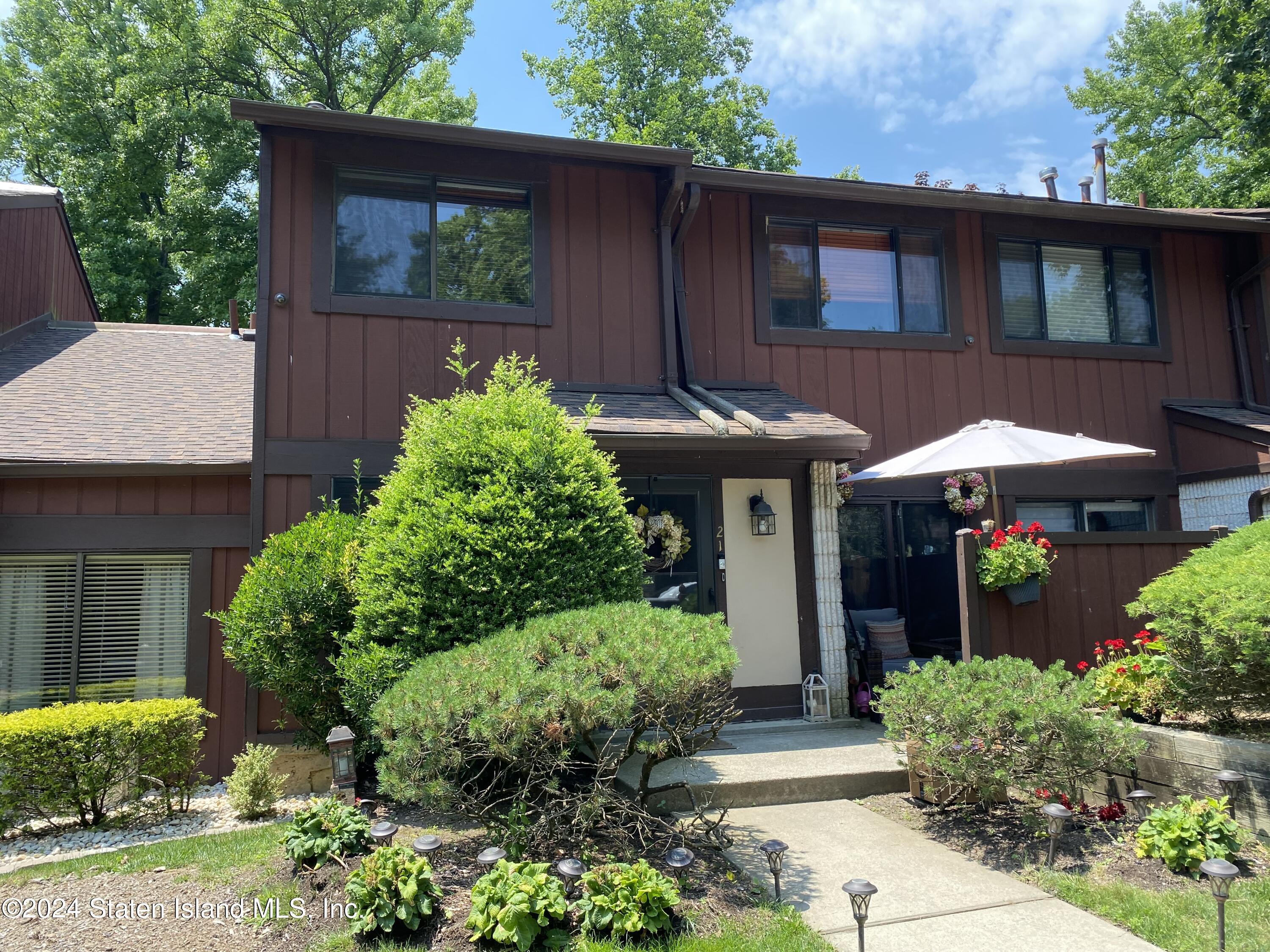 Stone Ln, Staten Island, NY 10314