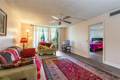 209-8930 S Hollybrook Blvd, Pembroke Pines, FL, 33025-1365 | Card Image