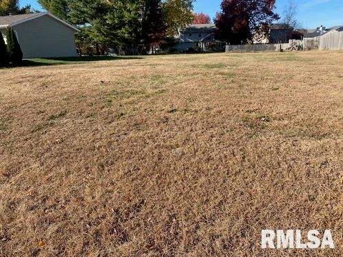 2105 Alameda Dr, Pekin, IL, 61554-6357 | Card Image