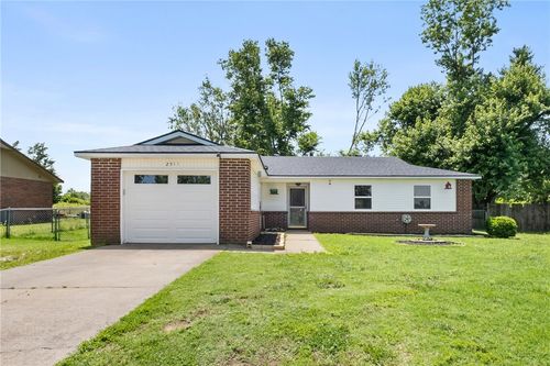 2511 Purdue Cir, Bentonville, AR, 72712-3818 | Card Image